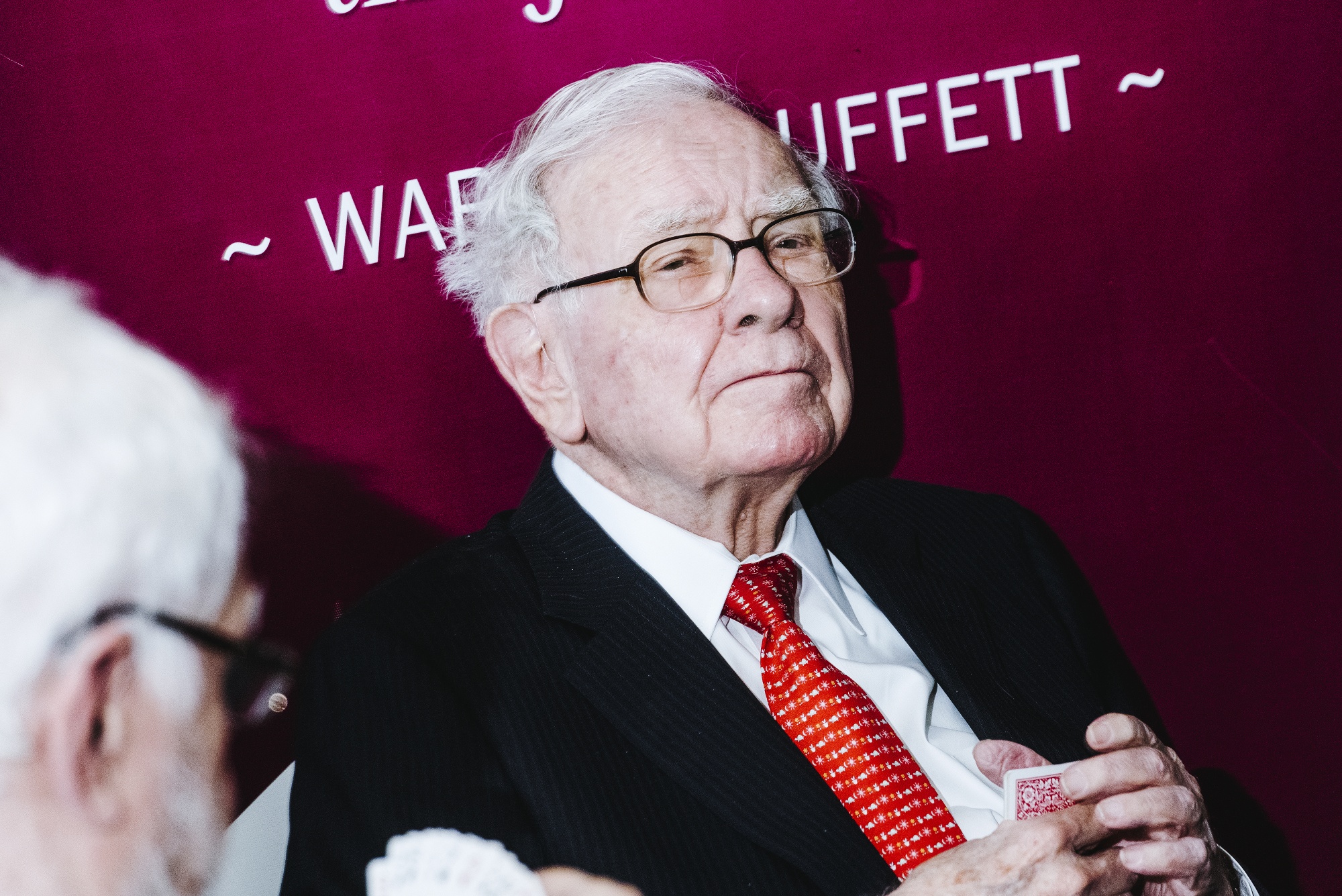 Apple: Quyết định đầu tư sáng suốt nhưng cũng đầy rủi ro của Warren Buffett - Ảnh 1.