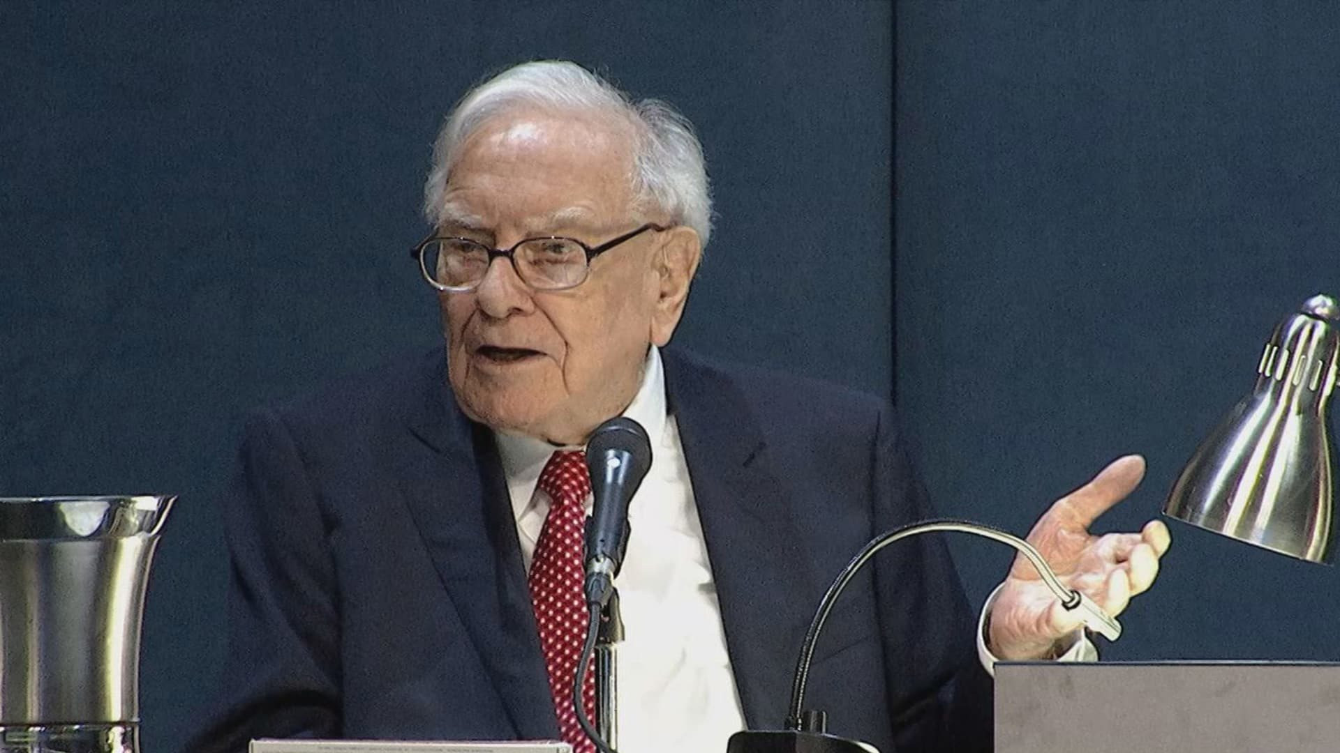 Sốc: Warren Buffett thừa nhận tích tiền mặt kỷ lục vì thị trường đang quá rủi ro, sẽ tiếp tục "đứng ngoài" cho đến hết quý II/2024 - Ảnh 3.