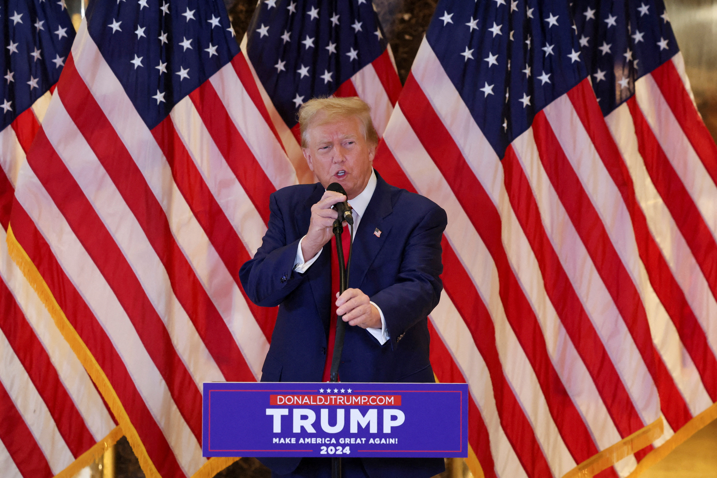 Cựu tổng thống Mỹ Donald Trump tổ chức họp báo ở New York ngày 31/5. Ảnh: Reuters