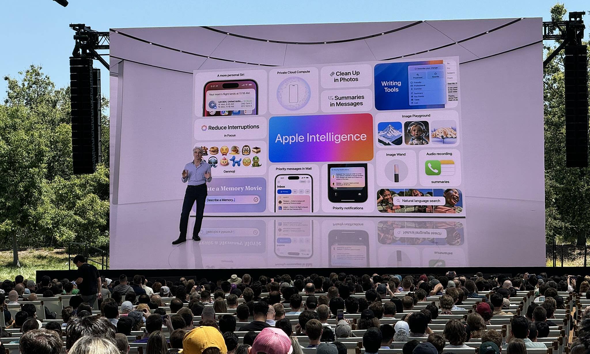 Phó chủ tịch Craig Federighi chia sẻ về Apple Intelligence. Ảnh: Tuấn Hưng