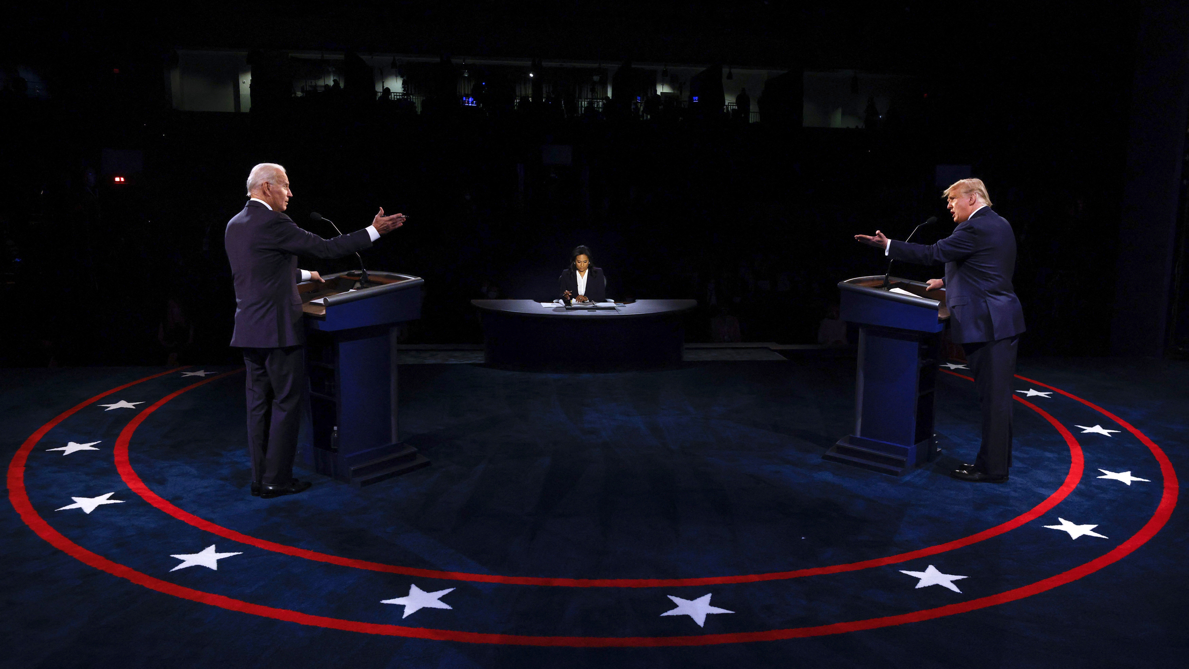 Ông Joe Biden (trái) và ông Donald Trump tranh luận vòng cuối trong cuộc đua vào Nhà Trắng năm 2020 tại Nashville, bang Tennessee ngày 22/10/2020. Ảnh: AFP