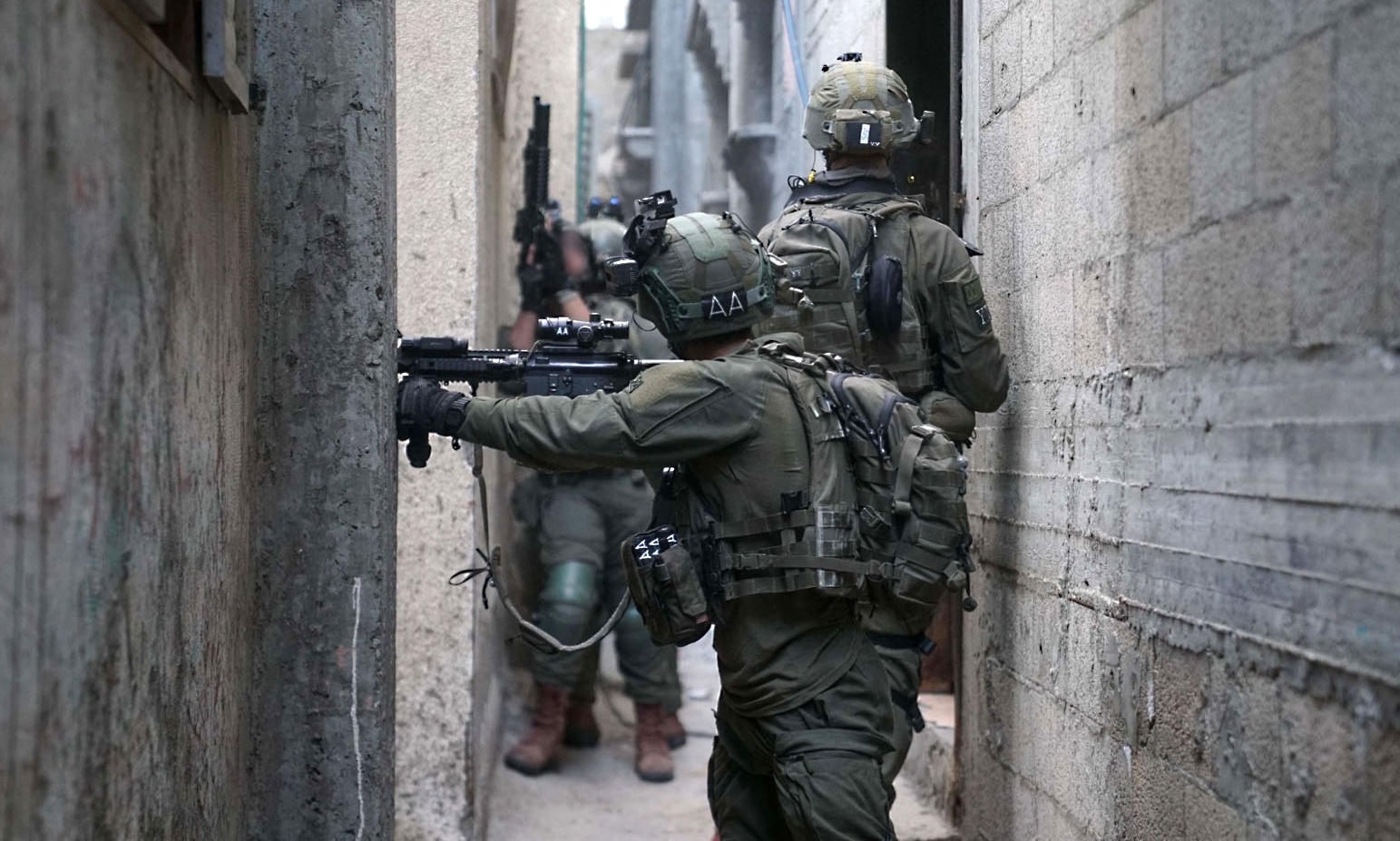 Quân đội Israel hôm 29/1 công bố ảnh cho thấy các binh sĩ nước này đang tác chiến tại Khan Younis, Dải Gaza. Ảnh: AFP