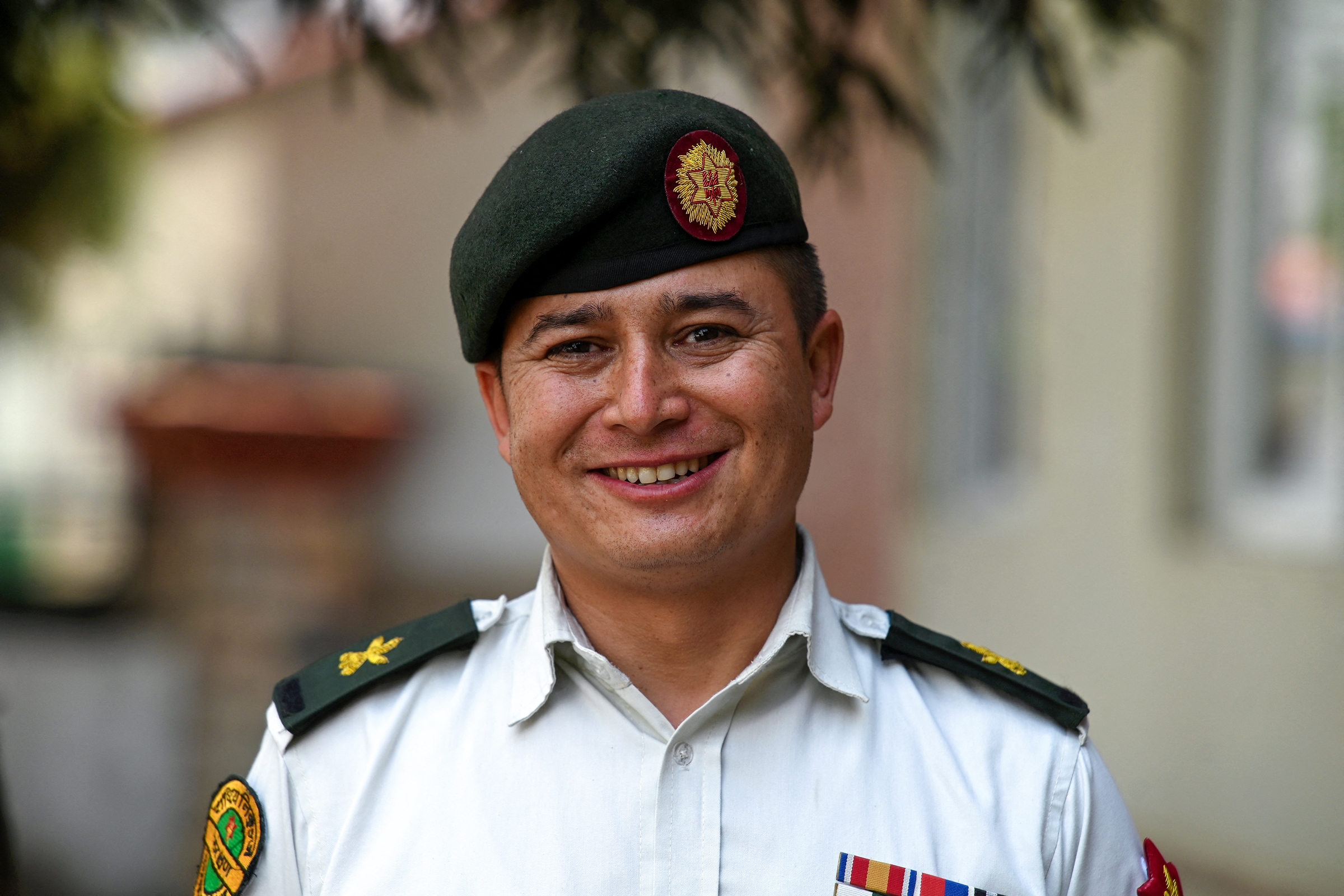 Aditya Karki, thiếu tá quân đội Nepal,trả lời phỏng vấn ở Kathmandu ngày 5/6. Ảnh: AFP