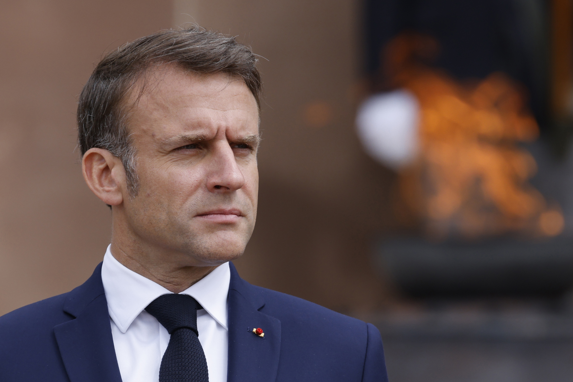 Tổng thống Pháp Emmanuel Macron tại Suresnes, ngoại ô thủ đô Paris ngày 18/6. Ảnh: AP