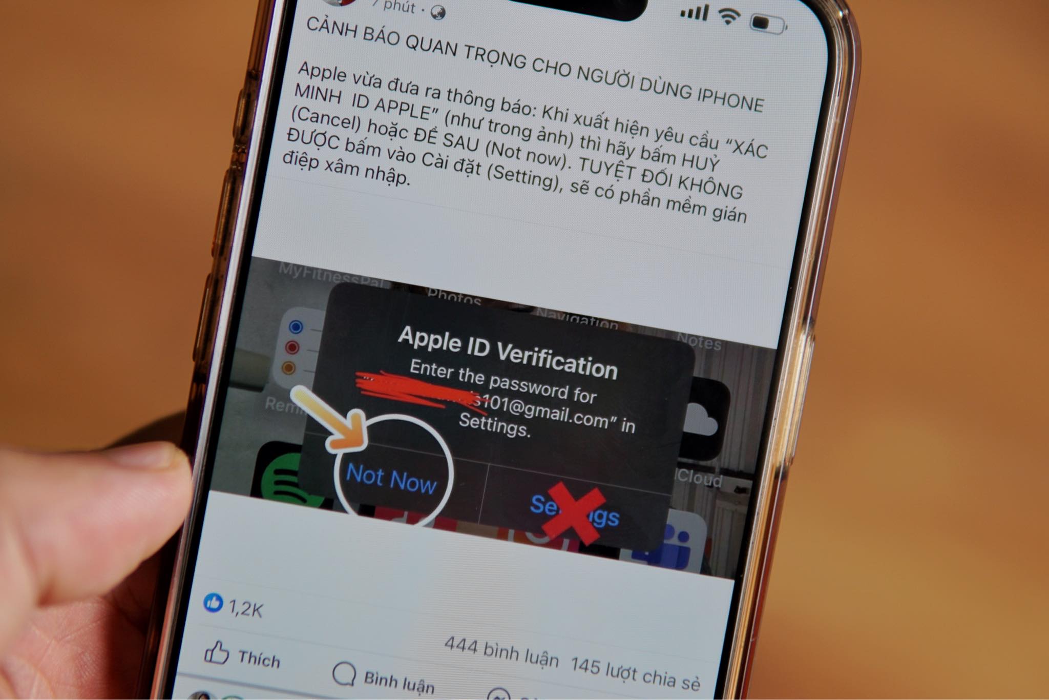 Một bài đăng cảnh báo về nguy cơ bị tấn công khi xác minh Apple ID, nhưng chuyên gia cho rằng đó là tin giả. Ảnh: Lưu Quý