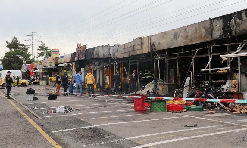 Hiện trường vụ cháy tại trung tâm thương mại Sapa của người Việt Nam tại Prague, Cộng hòa Czech, rạng sáng 10/6. Ảnh: TTXVN