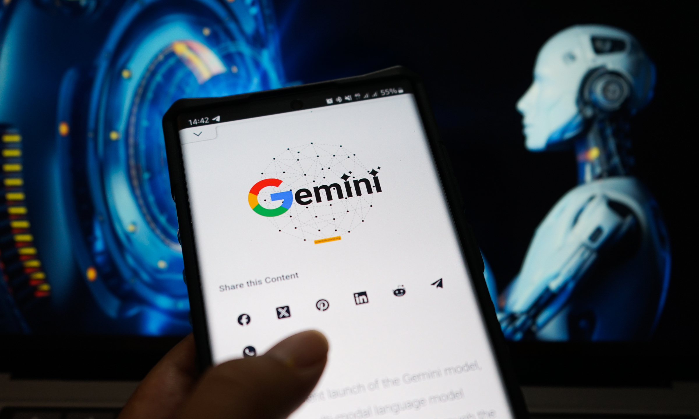 Minh họa về AI Gemini hiển thị trên smartphone. Ảnh: Bảo Lâm