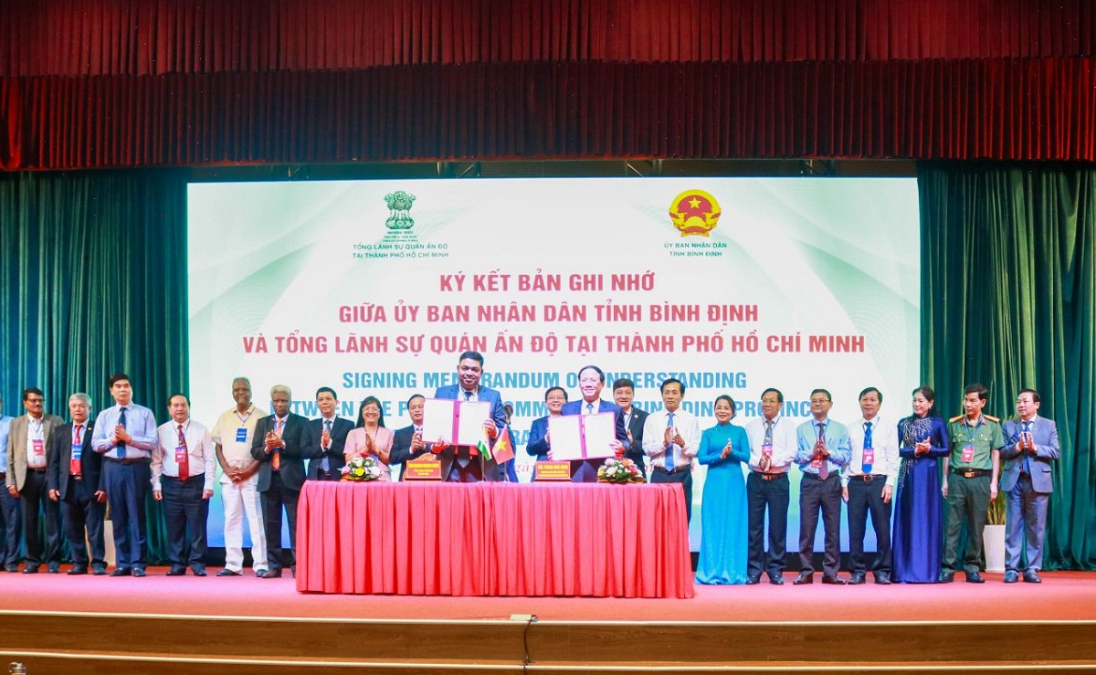UBND tỉnh Bình Định và Tổng Lãnh sự quán Ấn Độ tại Thành phố Hồ Chí Minh ký kết Bản ghi nhớ hợp tác. Ảnh: UBND Bình Định