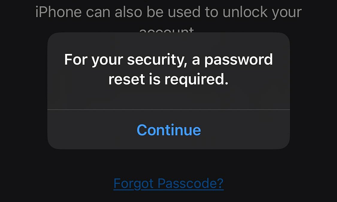 Thông báo đặt lại mật khẩu trên một chiếc iPhone. Ảnh: X/FiveOhFour