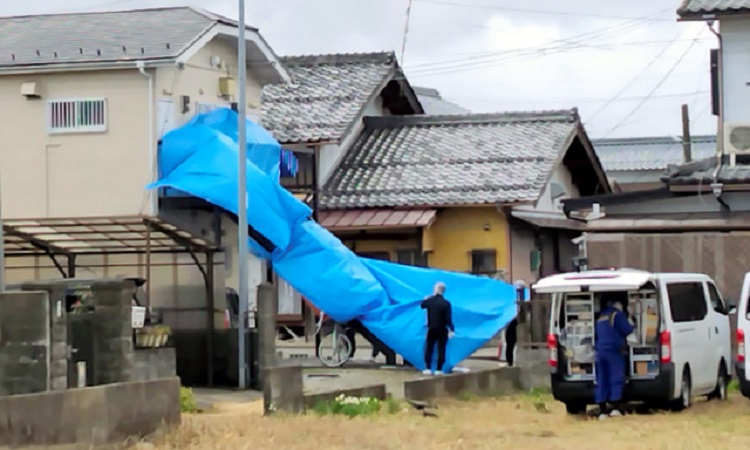 Cảnh sát tại hiện trường vụ sát hại người Việt ở thành phố Higashiomi, Nhật Bản, hôm 27/2. Ảnh: Asahi