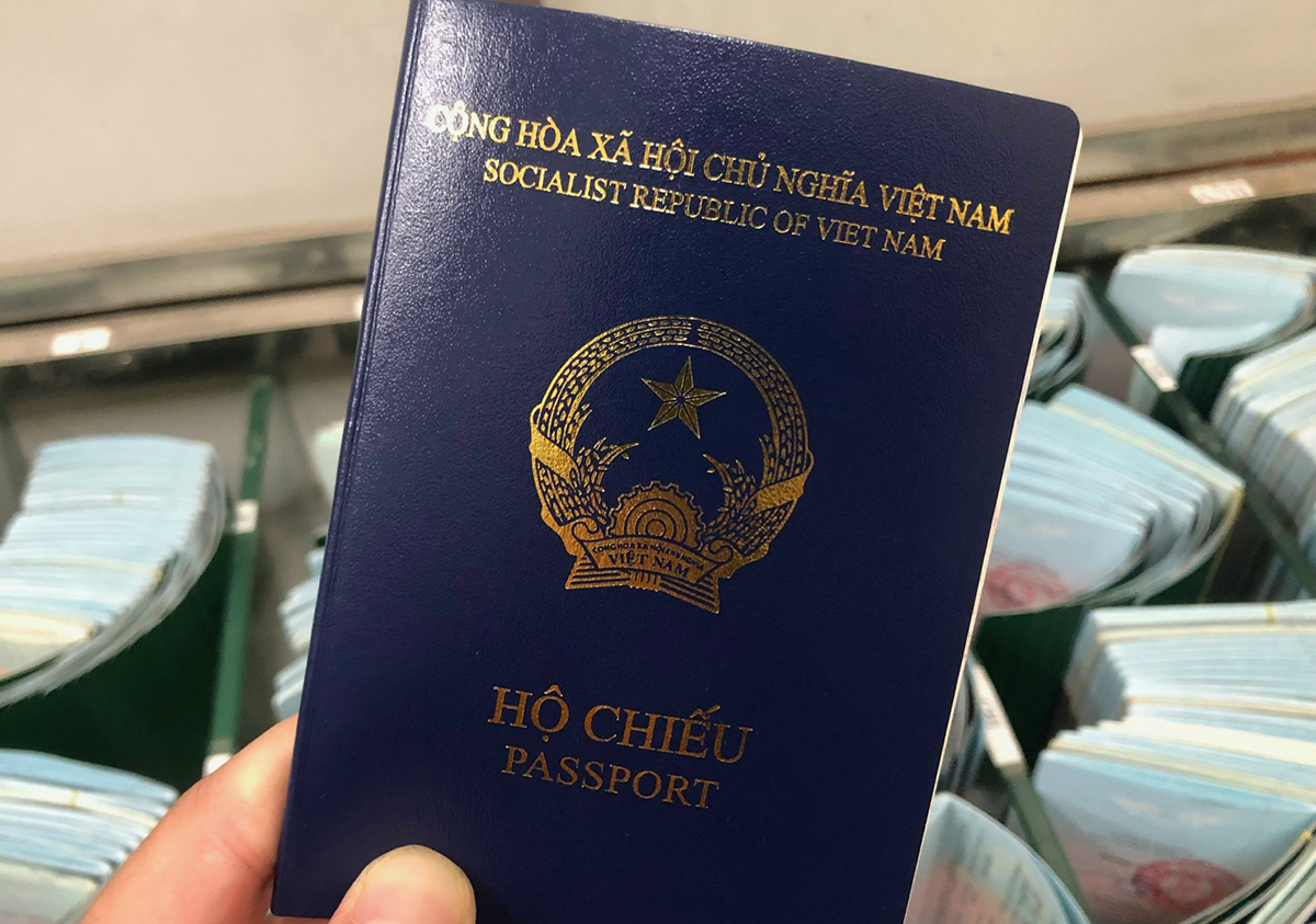 Hộ chiếu mẫu mới năm 2022 của Việt Nam. Ảnh: Phạm Dự