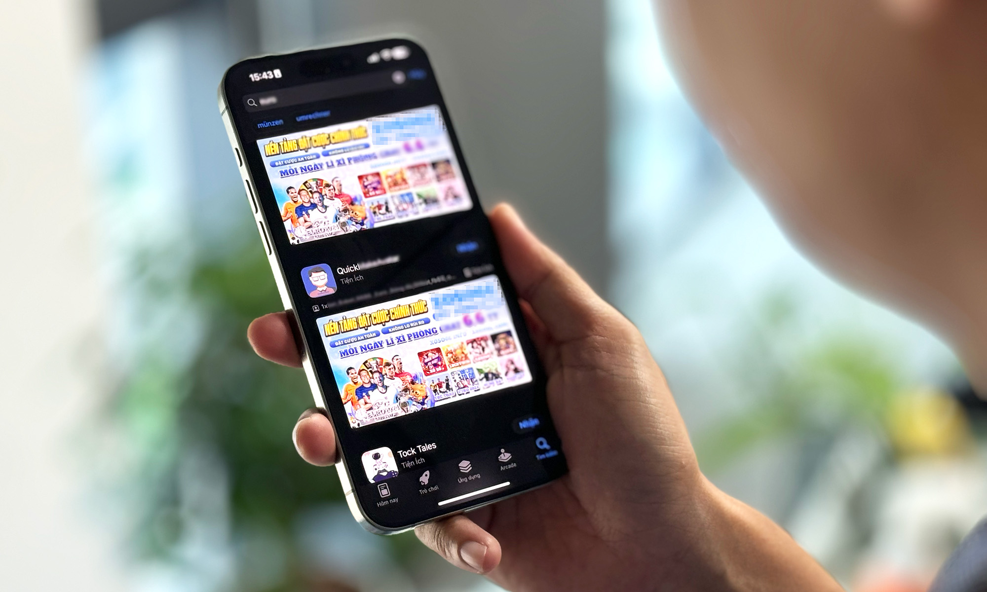 Hình ảnh quảng cáo cho web cá độ xuất hiện hàng loạt trong phần xem trước của các ứng dụng trên App Store. Ảnh: Lưu Quý