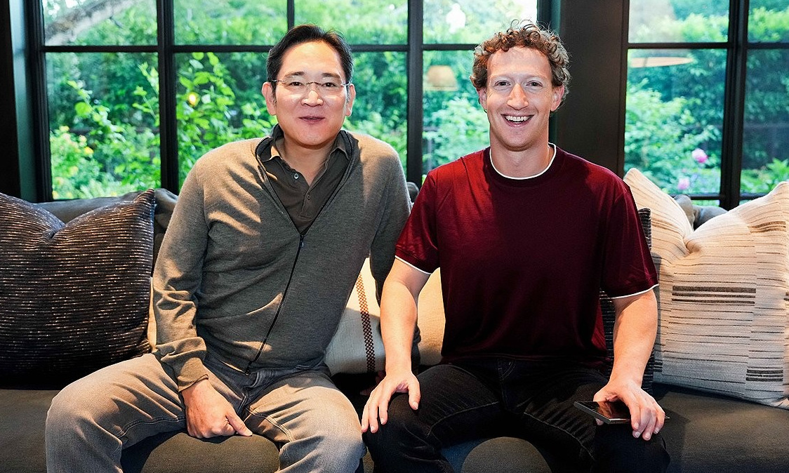 Ông Lee Jae-yong (trái) và Mark Zuckerberg tại bang California hôm 11/6. Ảnh: Samsung