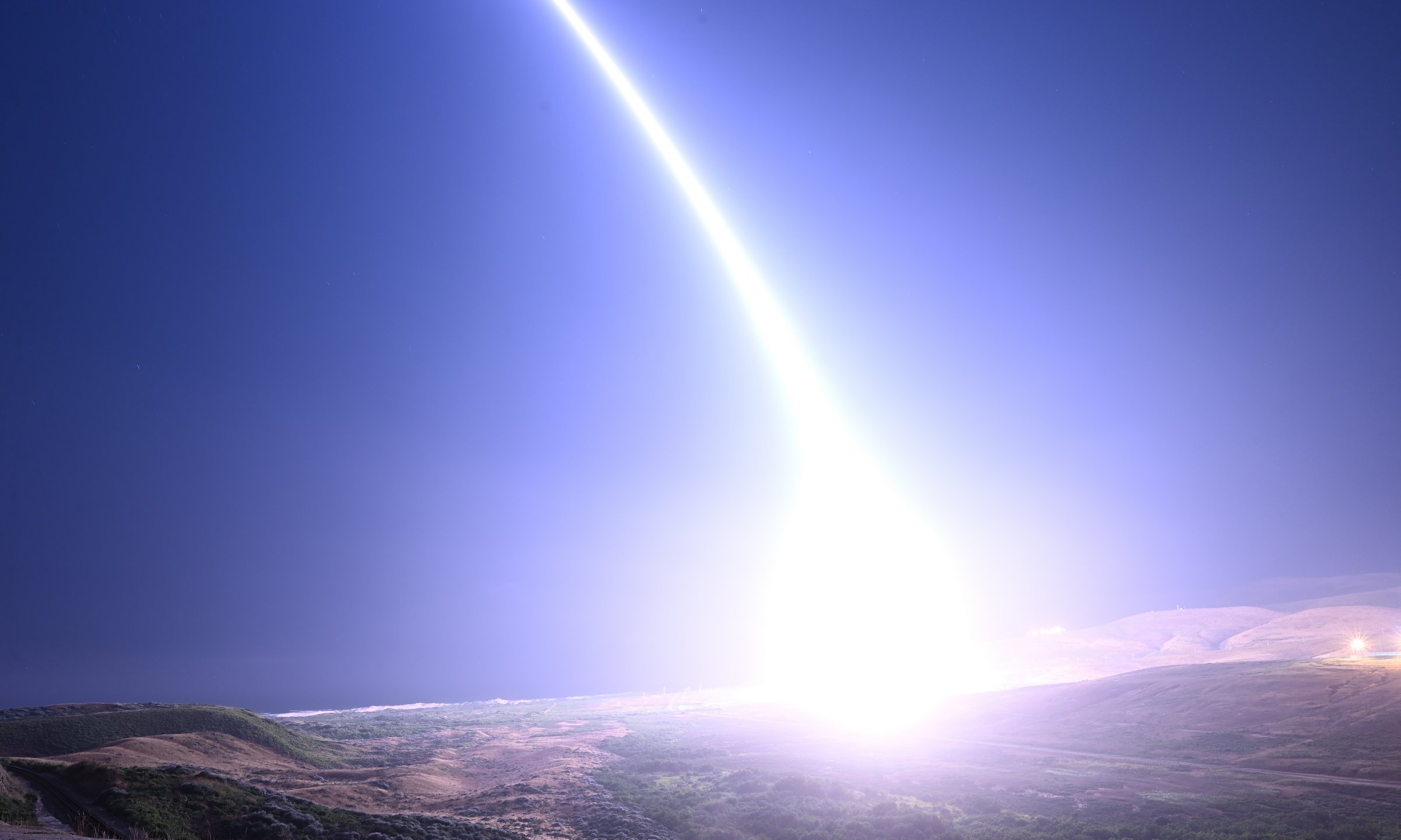 Tên lửa Minuteman III rời bệ phóng tại bang California, Mỹ, hôm 4/6. Video: AFGSC