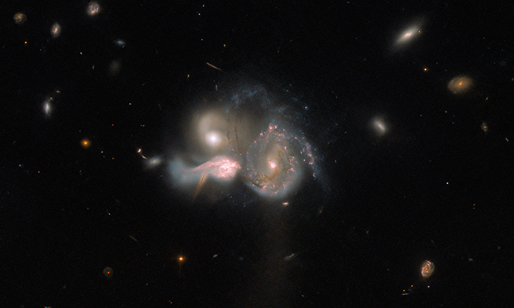 Kính viễn vọng không gian Hubble chụp ảnh 3 thiên hà xoắn ốc chuẩn bị va chạm trong chòm sao Mục Phu. Ảnh: NASA/ESA