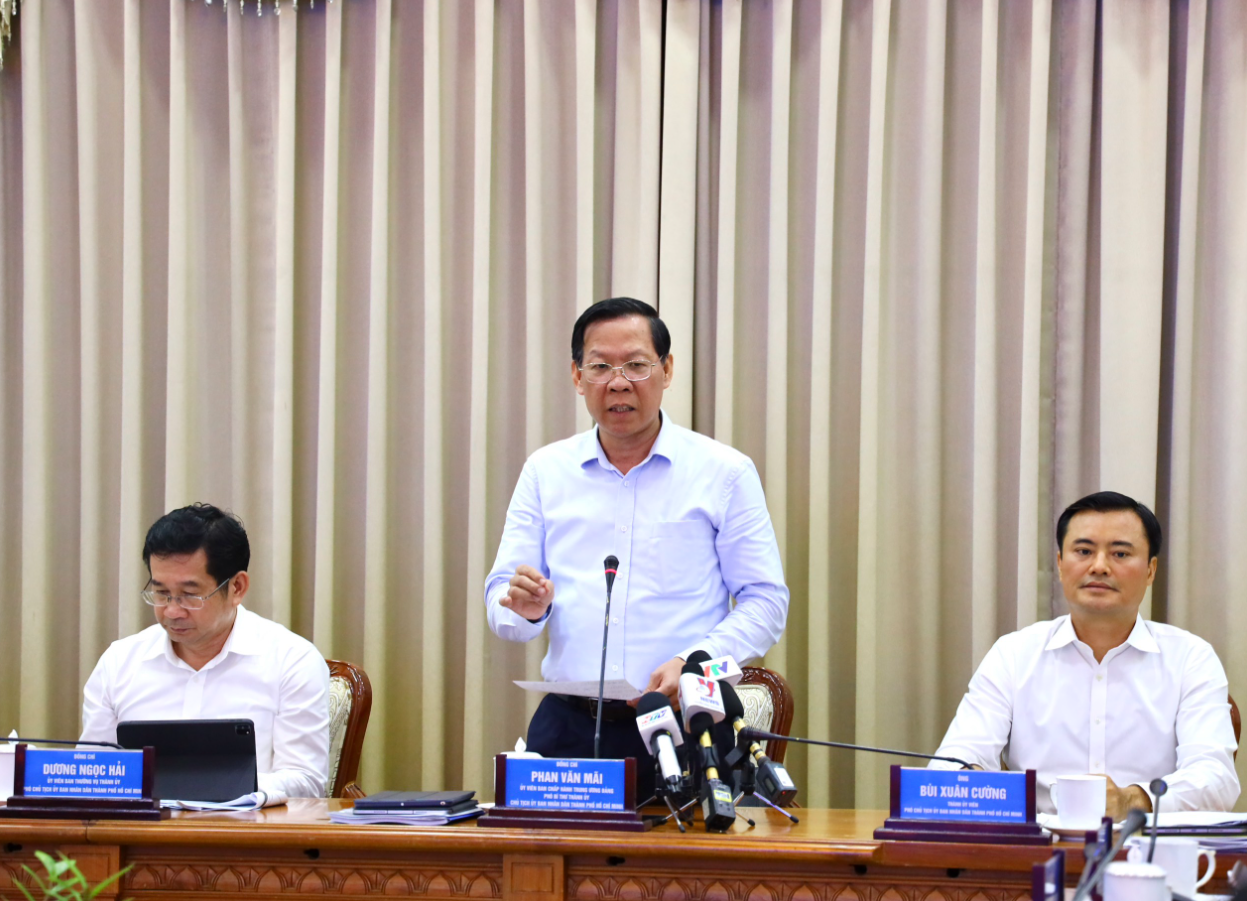 Chủ tịch UBND TP HCM Phan Văn Mãi phát biểu tại phiên họp chiều 1/7. Ảnh: TTBC TP HCM