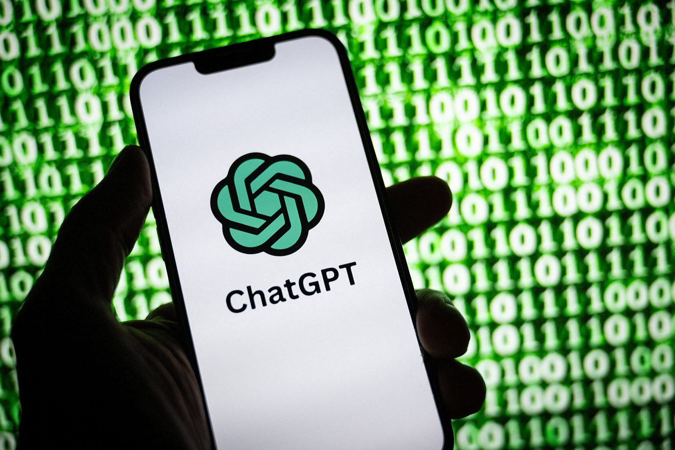 Logo ChatGPT hiển thị trên màn hình điện thoại. Ảnh: AFP