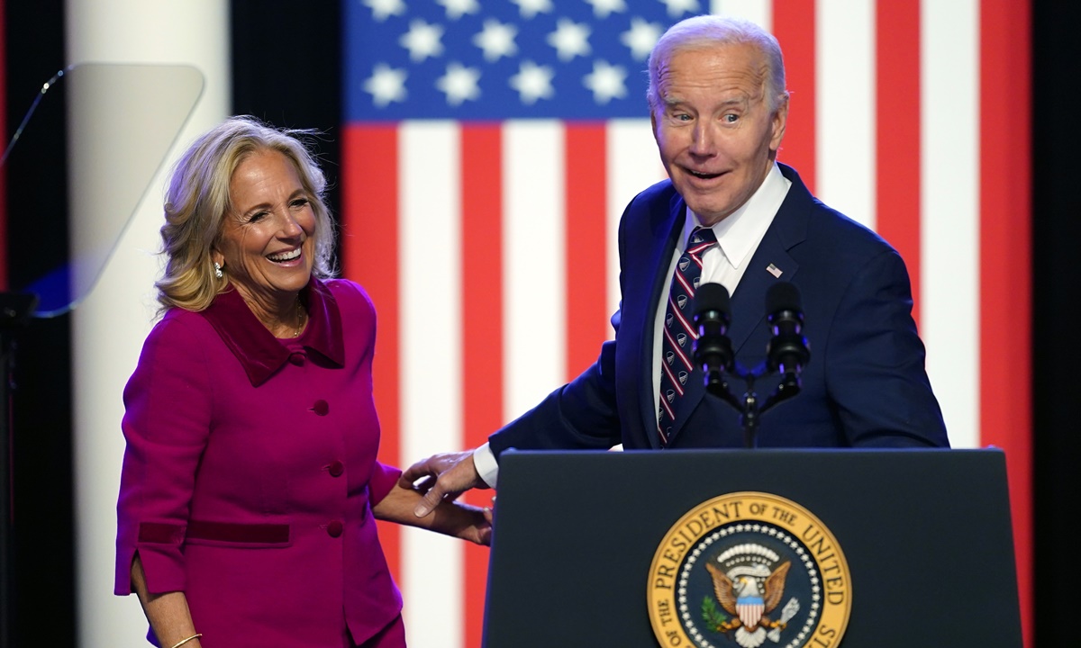 Tổng thống Mỹ Joe Biden và Đệ nhất phu nhân Jill tại Blue Bell, Pennsylvania, hồi tháng một. Ảnh: AP