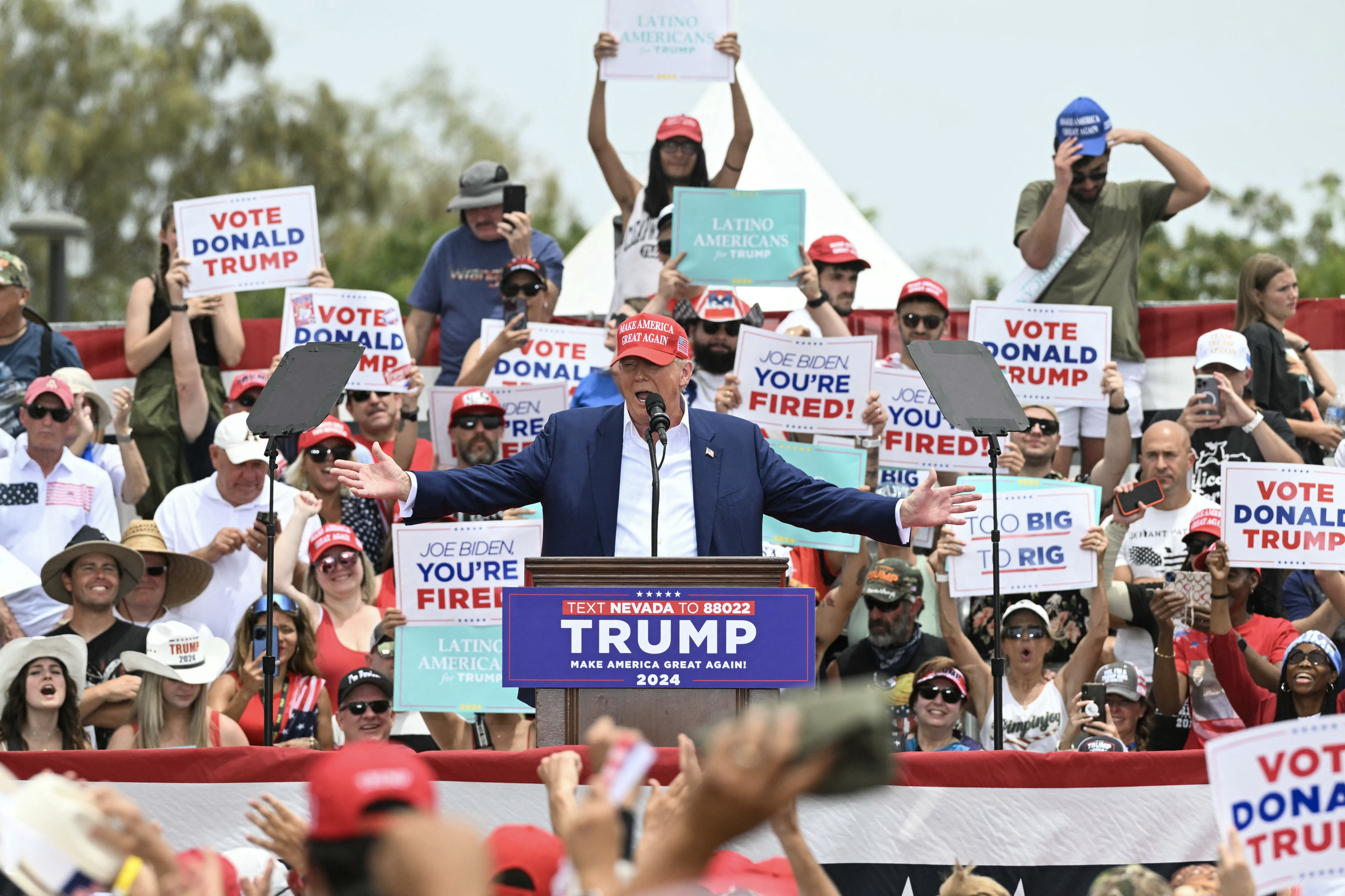 Cựu tổng thống Donald Trump phát biểu giữa những người ủng hộ tại Las Vegas, bang Nevada ngày 9/6. Ảnh: AFP