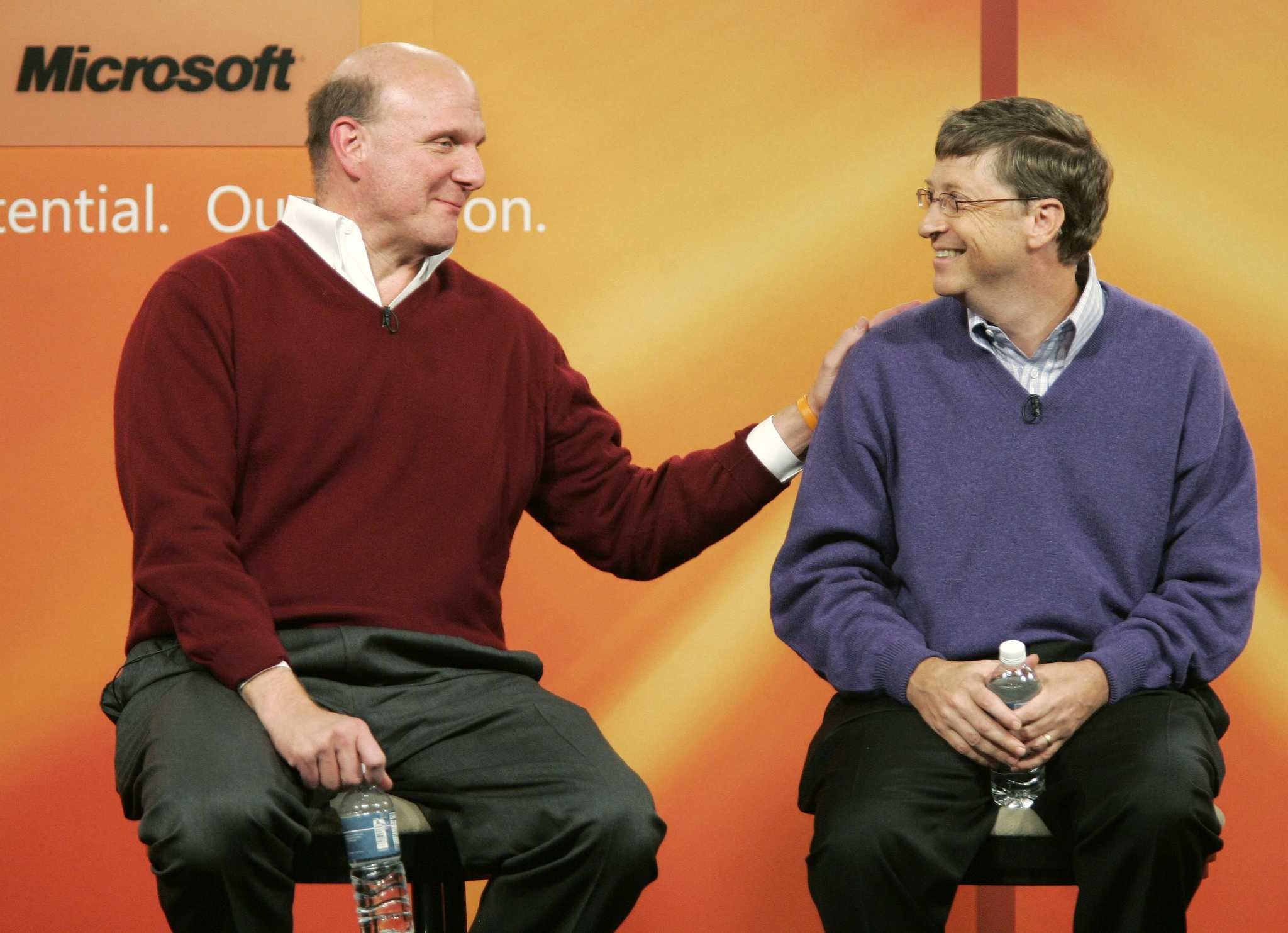 Steve Ballmer và Bill Gates tại một sự kiện năm 2006 tại Mỹ. Ảnh: AP