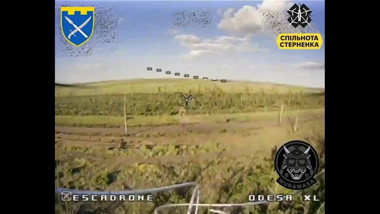 Drone Ukraine tập kích loạt pháo tự hành Nga