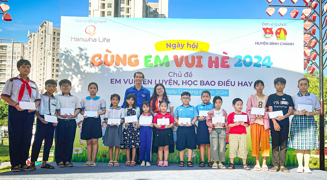 Hanwha Life Việt Nam triển khai hoạt động vì cộng đồng cho trẻ em trong dịp hè. Ảnh: Hanwha Life Việt Nam