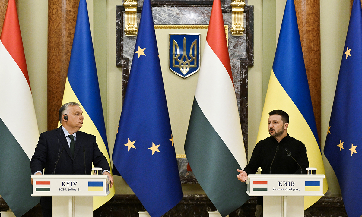 Thủ tướng Orban và Tổng thống Zelensky trong cuộc họp báo chung tại Kiev hôm 2/7. Ảnh: AFP