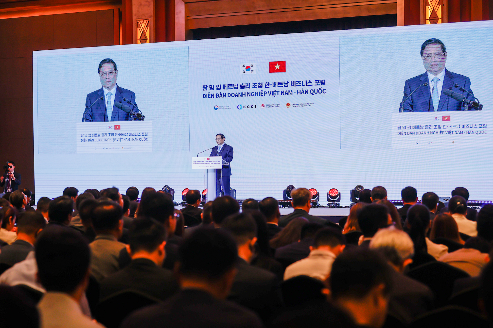 Thủ tướng Phạm Minh Chính phát biểu tại diễn đàn doanh nghiệp. Ảnh: Nhật Bắc